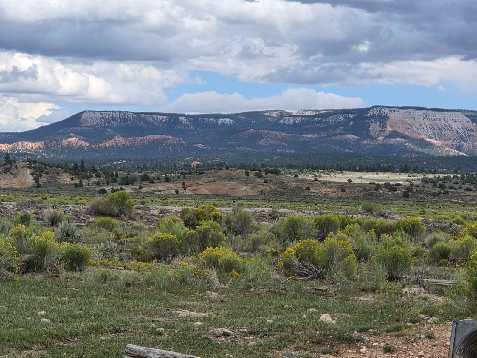 Mountain context seen from the property